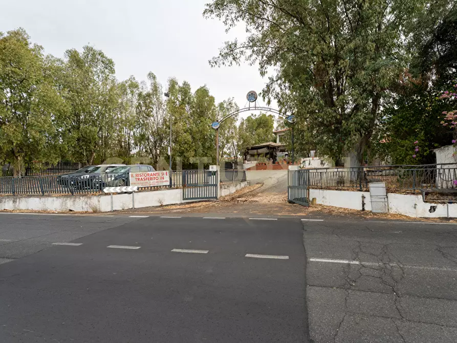 Immagine 35 di Locale commerciale in affitto  in Via Catira 2 a San Gregorio Di Catania