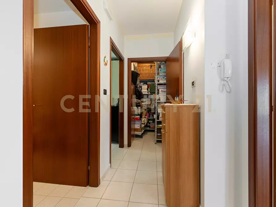 Immagine 19 di Pentalocale in vendita  in Viale Nitta 12A a Catania