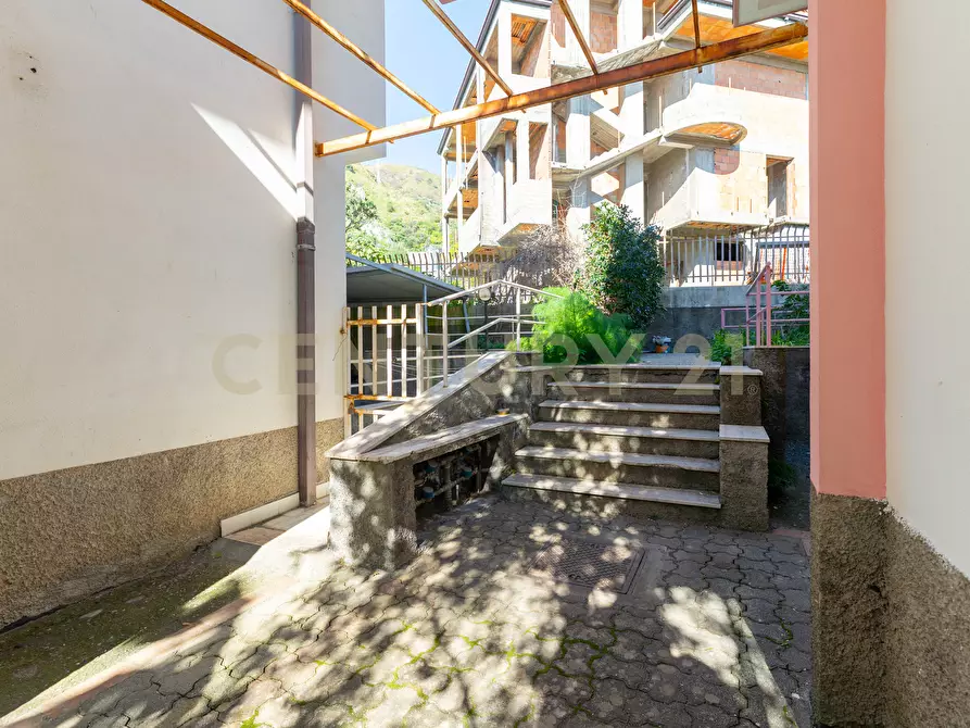 Immagine 40 di Bilocale in vendita  in Via Nazionale 74 bis a Letojanni