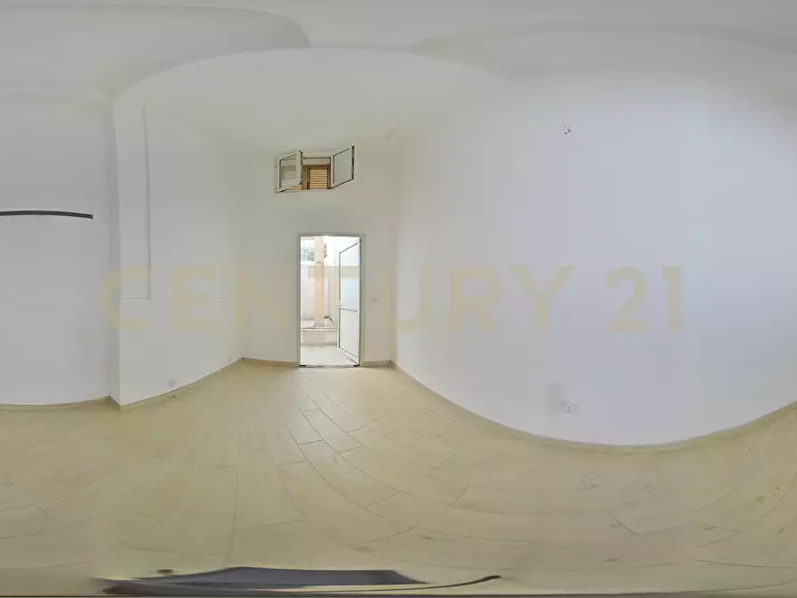 Immagine 25 di Locale commerciale in vendita  in Via Nizzeti 3 a Tremestieri Etneo