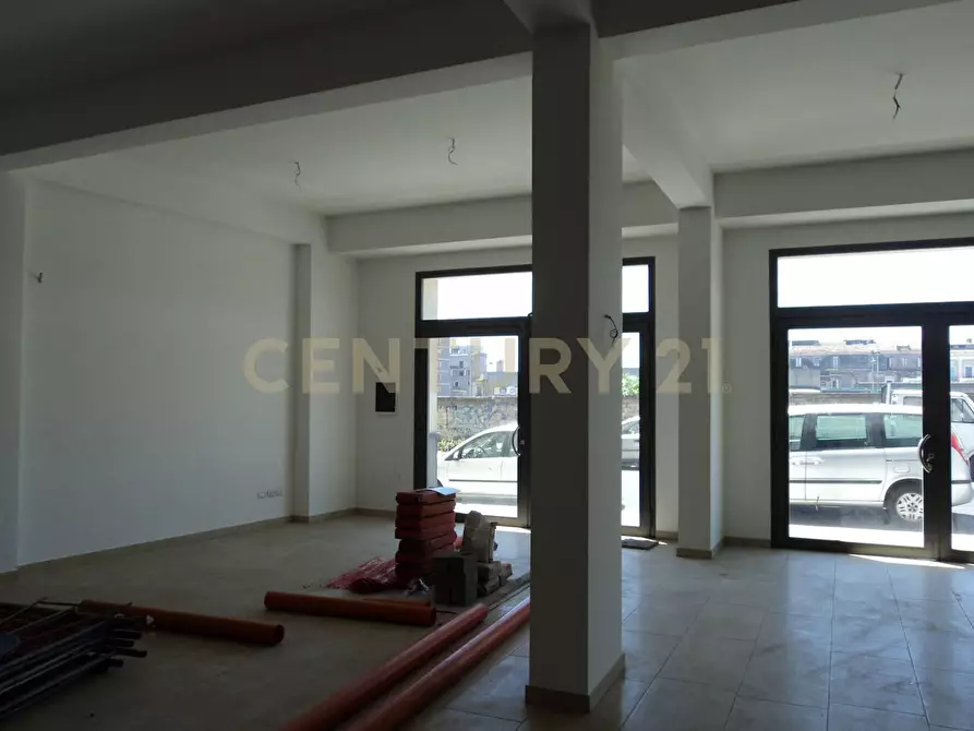 Immagine 9 di Locale commerciale in vendita  in Via Archimede 149 a Catania