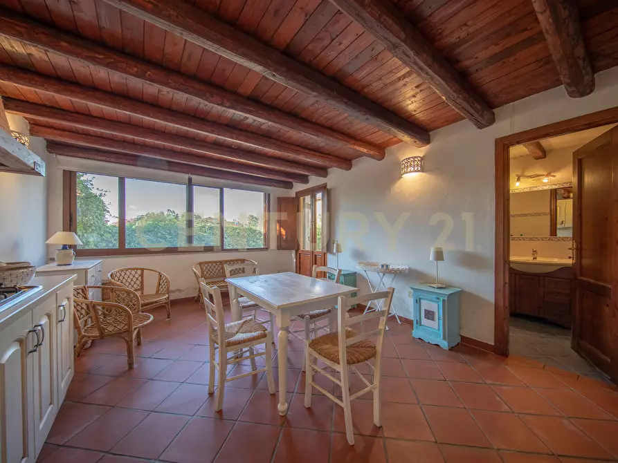 Immagine 2 di Casa indipendente in vendita  in Via Madrid a San Teodoro