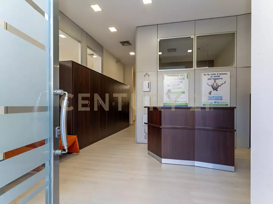 Immagine 8 di Locale commerciale in vendita  in Corso delle Province 23 a Catania