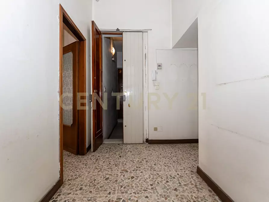 Immagine 9 di Pentalocale in vendita  in Via Milano 60 a Catania