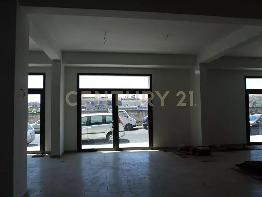Immagine 6 di Locale commerciale in vendita  in Via Archimede 149 a Catania