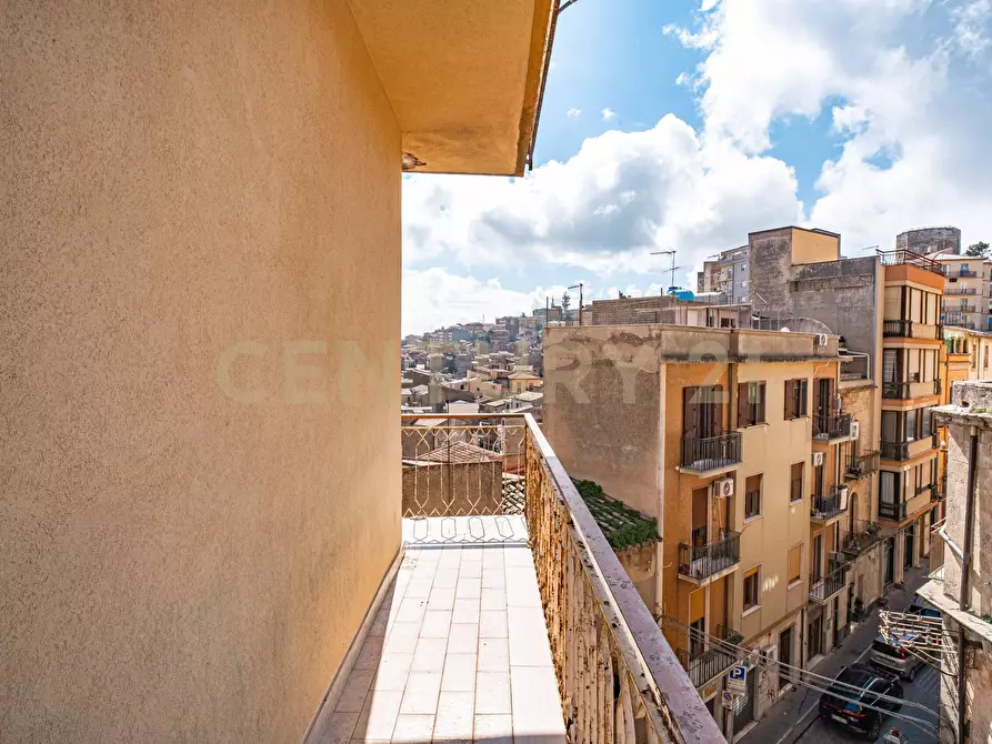 Immagine 22 di Pentalocale in vendita  in Via Roma 135 a Enna