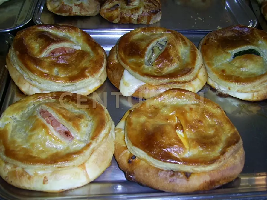 Immagine 4 di Pizzeria / Pub in vendita  in Via della Regione 1 a San Giovanni La Punta