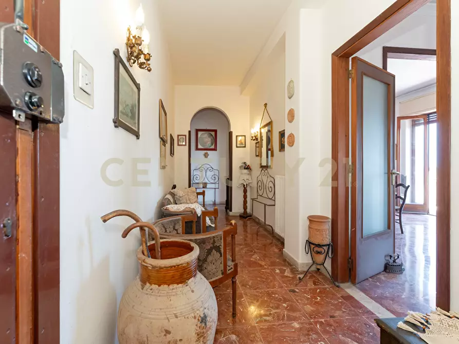 Immagine 6 di Pentalocale in vendita  in Via Redentore 15 a Catania