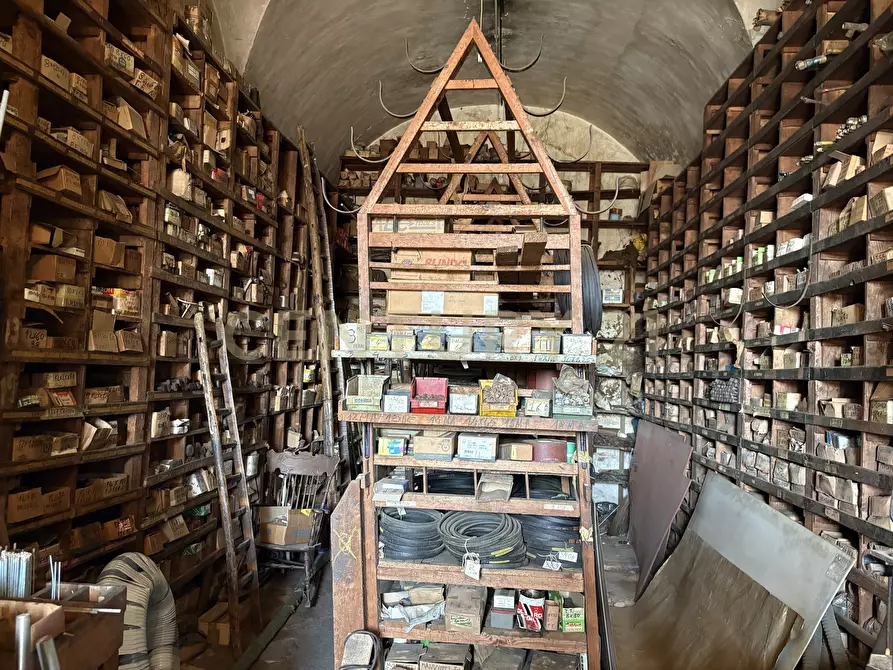 Immagine 22 di Locale commerciale in vendita  in Via 6 Aprile 61 a Catania