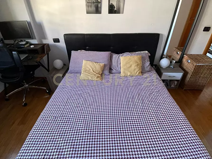 Immagine 12 di Bilocale in affitto  in via Giuseppe De Santis 3 a Roma