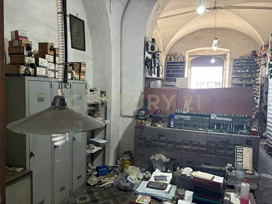 Immagine 20 di Locale commerciale in vendita  in Via 6 Aprile 59 a Catania