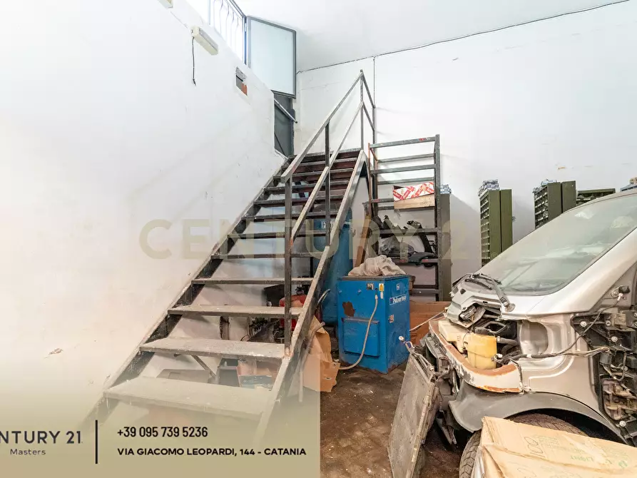 Immagine 16 di Locale commerciale in vendita  in Via Antonio Prestinenza 7 a Catania