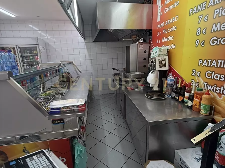 Immagine 7 di Attività commerciale in vendita  in Via Vittorio Emanuele II 218 a Catania