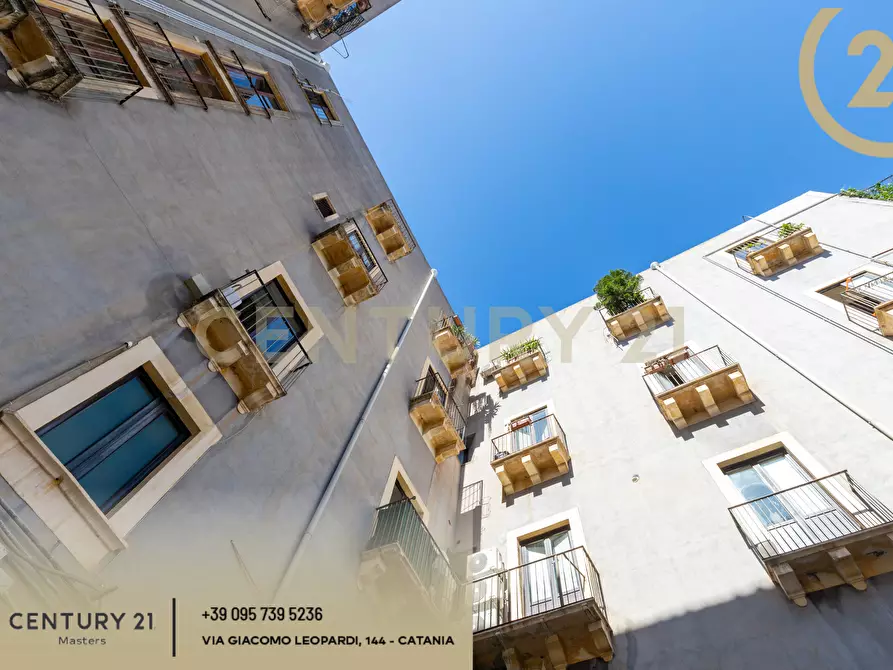 Immagine 67 di Pentalocale in vendita  in Via Etnea 196 a Catania
