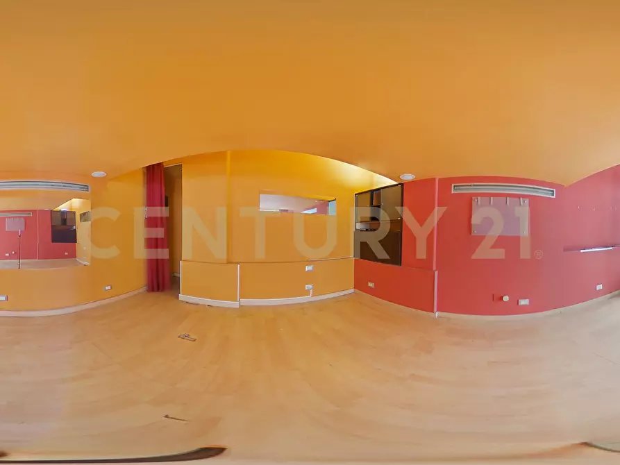 Immagine 23 di Locale commerciale in vendita  in Via Padova 64 a Catania