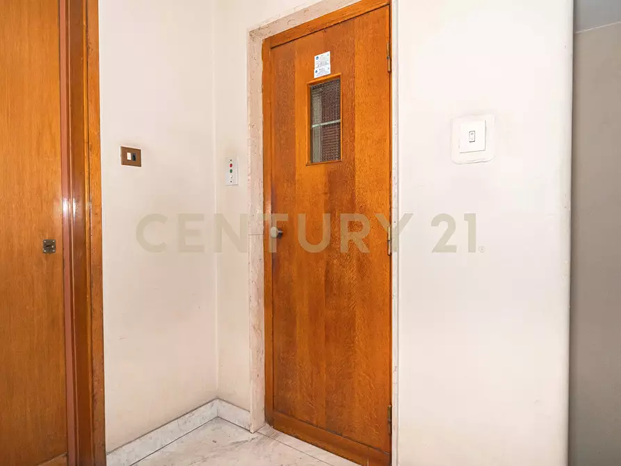 Immagine 6 di Pentalocale in vendita  in Via Rasà 3 a Catania