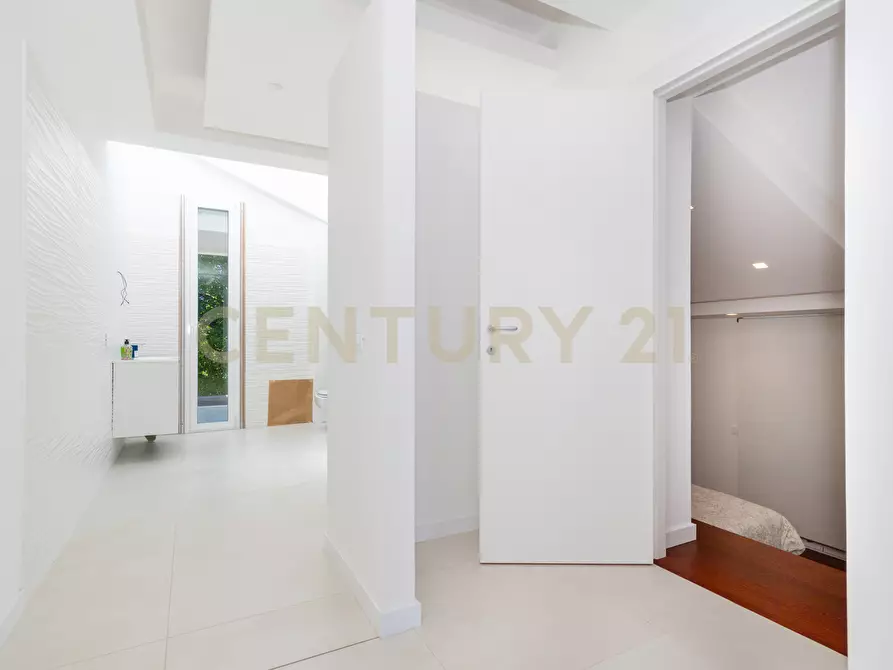 Immagine 29 di Villa in vendita  in SS284 a Adrano