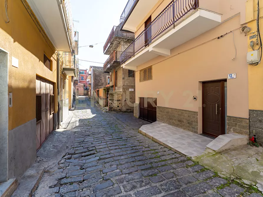 Immagine 3 di Casa indipendente in vendita  in Via Oberdan 7 a Motta Sant'anastasia