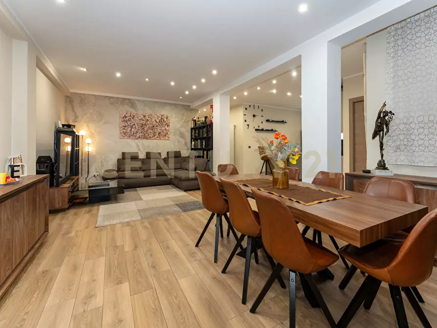 Immagine 19 di Pentalocale in vendita  in Via Lo Jacono Francesco 53 a Sant'agata Li Battiati