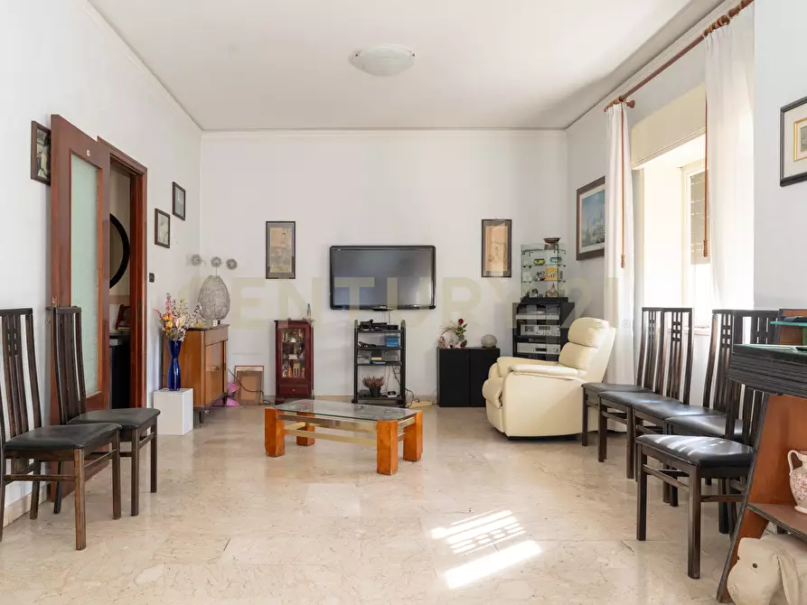 Immagine 1 di Pentalocale in vendita  in Via Fratelli Bandiera 13 a Gravina Di Catania