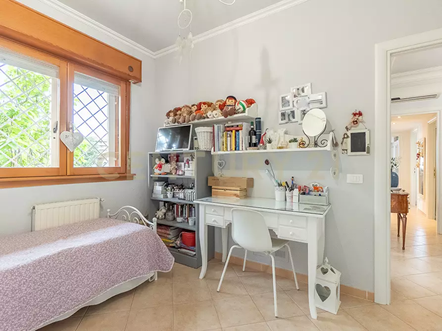 Immagine 19 di Quadrilocale in vendita  in Via Moggio Udinese 28 a Roma