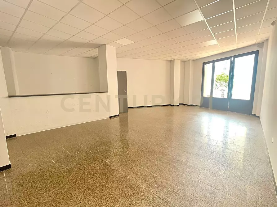 Immagine 1 di Locale commerciale in vendita  in Piazza Vittorio Emanuele a Nicolosi