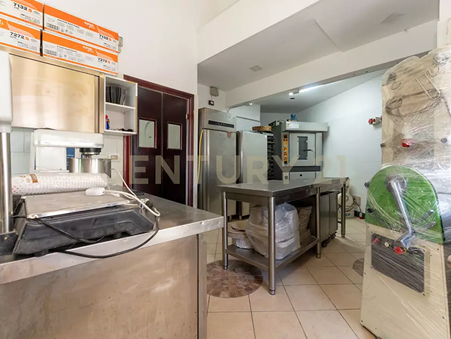 Immagine 38 di Bar / Ristorante in vendita  in Viale Papa Giovanni XXIII 46 a Camporotondo Etneo