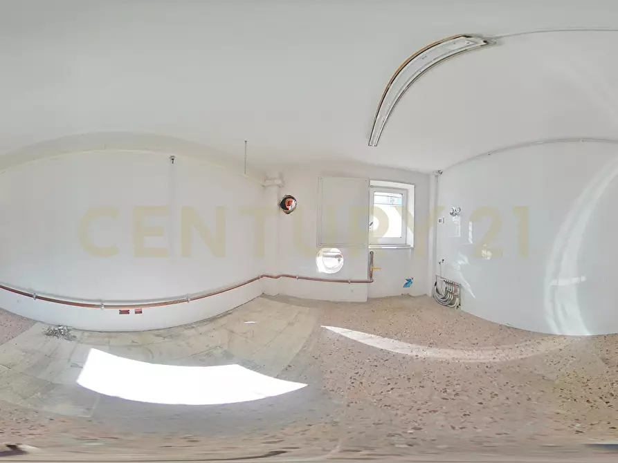 Immagine 38 di Locale commerciale in vendita  in Via Mario Sangiorgi 56 a Catania