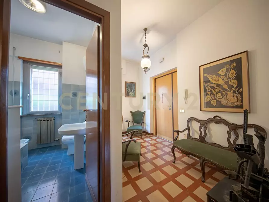Immagine 8 di Bilocale in vendita  in Via Aurelia 301 a Roma