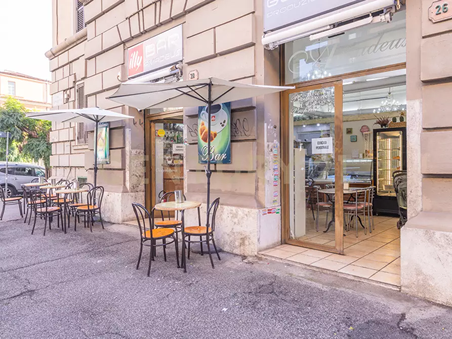 Immagine 25 di Quadrilocale in vendita  in Via Nemorense 26/28 a Roma