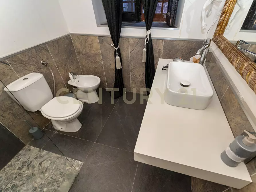 Immagine 29 di Bilocale in vendita  in Via Fornaciai 19 a Catania