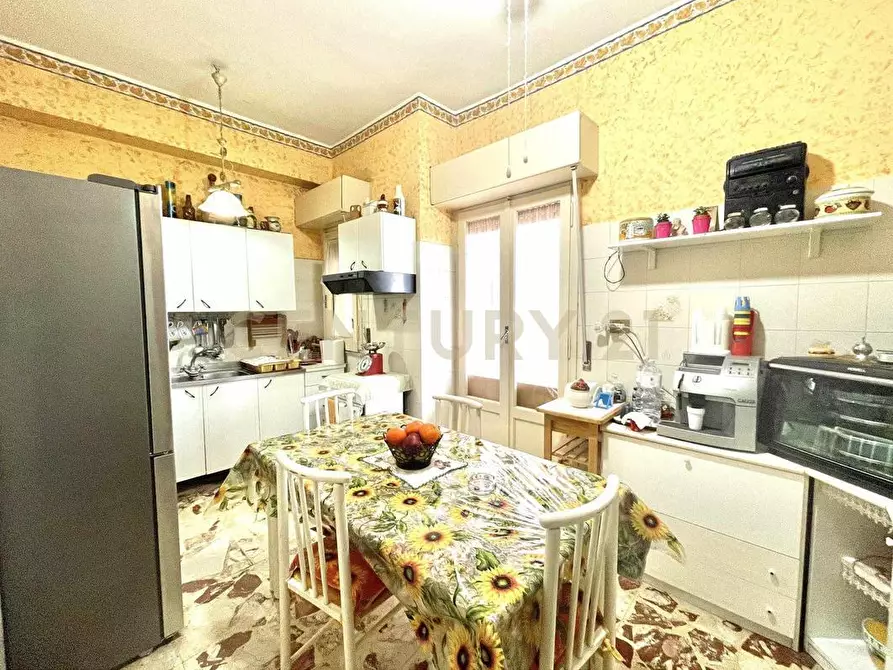Immagine 8 di Pentalocale in vendita  in Via Portella della Ginestra 5 a Misterbianco