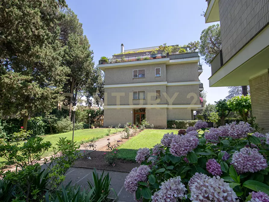 Immagine 52 di Pentalocale in vendita  in Viale Cortina d'Ampezzo 135 a Roma