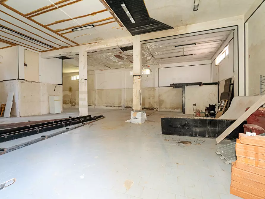 Immagine 5 di Magazzino in vendita  in Via Antonio de Curtis 27 a Misterbianco