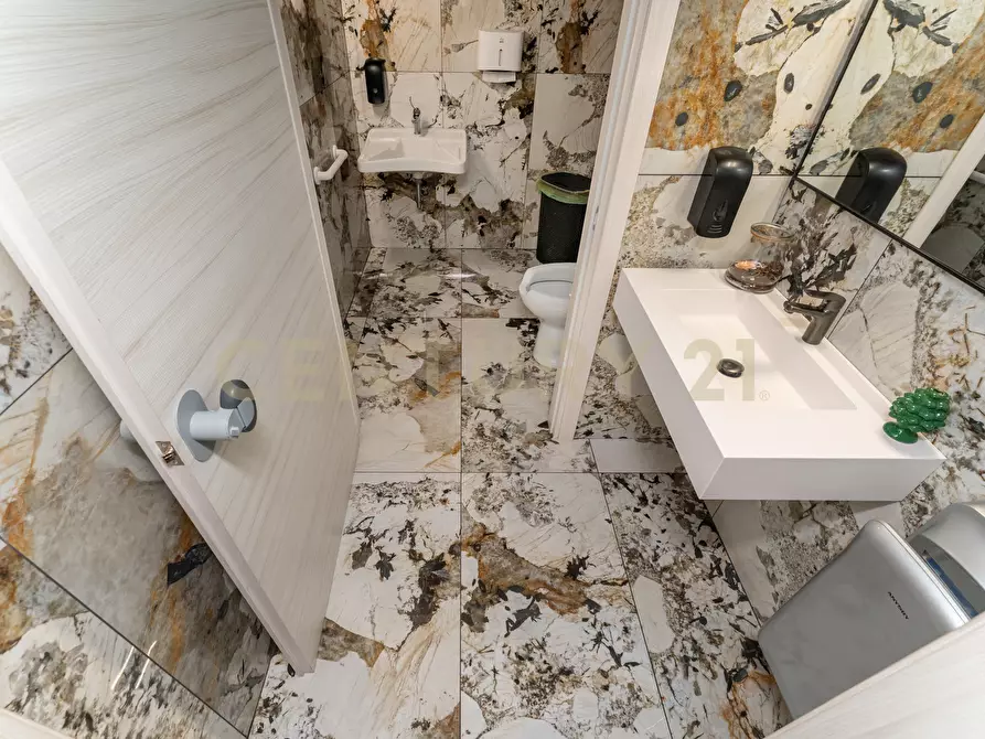 Immagine 32 di Attività commerciale in vendita  in Corso Indipendenza 131 a Catania