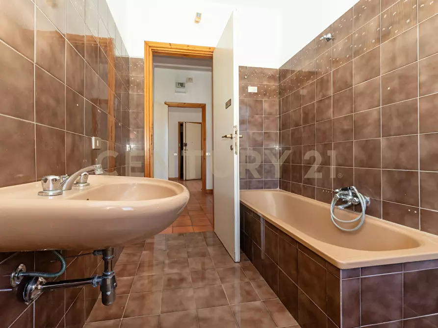 Immagine 33 di Trilocale in vendita  in Via Nazionale a Aci Castello