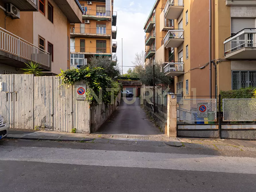 Immagine 35 di Pentalocale in vendita  in Viale Andrea Doria 13 a Catania