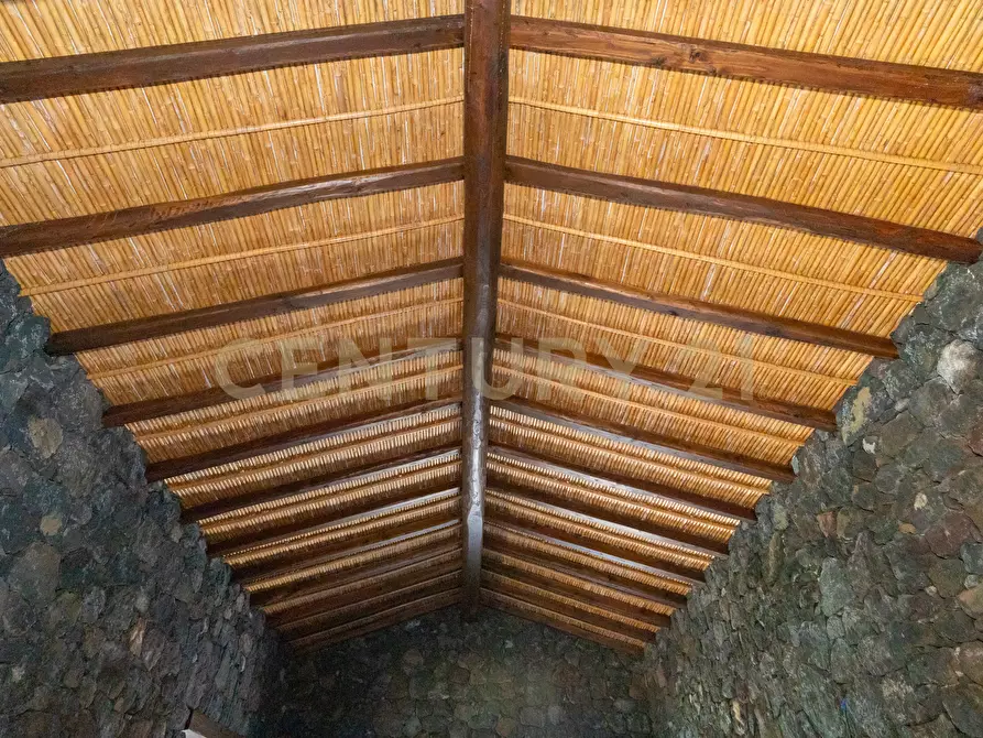 Immagine 46 di Villa in vendita  in SS284 a Adrano