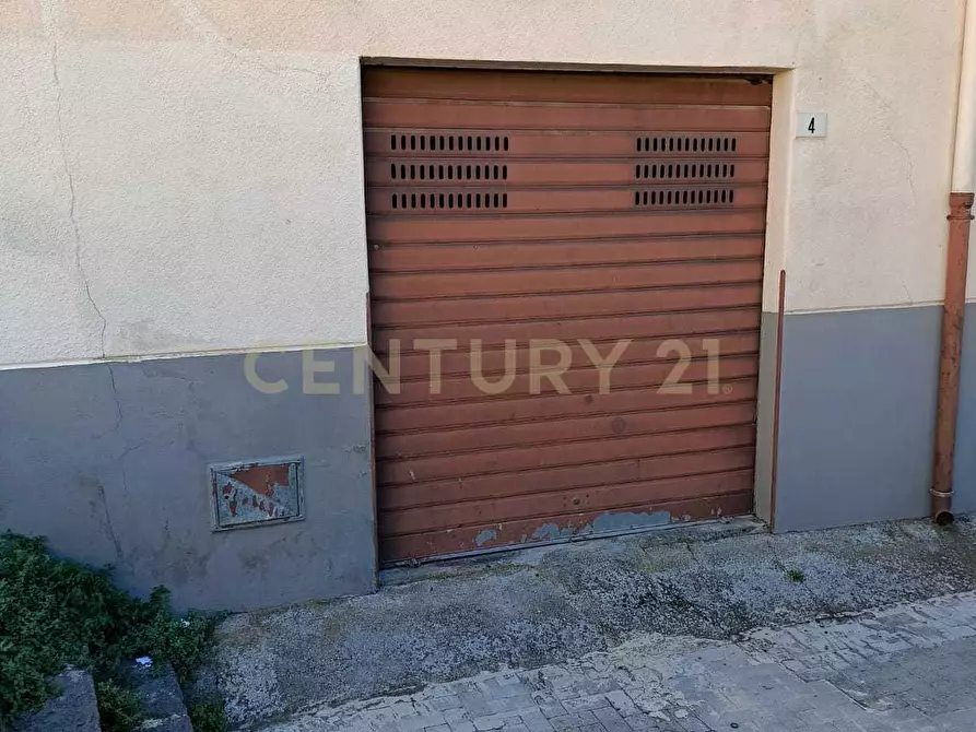 Immagine 21 di Quadrilocale in vendita  in Via Omero 65 a Bronte