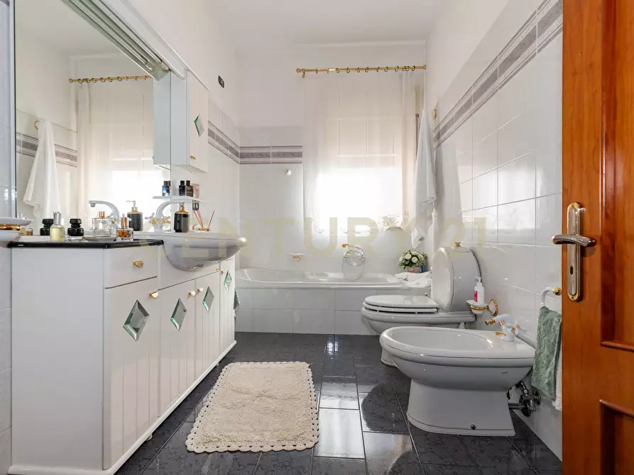 Immagine 27 di Pentalocale in vendita  in Piazza Giovanni Longo 122 a Misterbianco