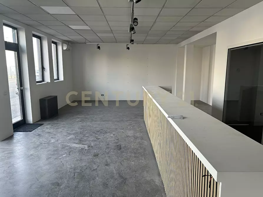 Immagine 11 di Locale commerciale in affitto  in Viale del Lavoro snc a San Martino Buon Albergo