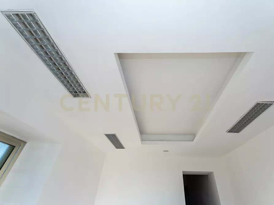 Immagine 6 di Locale commerciale in vendita  in Via Nizzeti 3 a Tremestieri Etneo