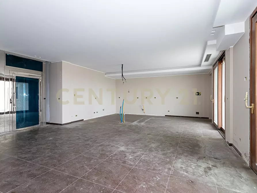 Immagine 15 di Pentalocale in vendita  in Via Lorenzo Maddem 67 a Acireale