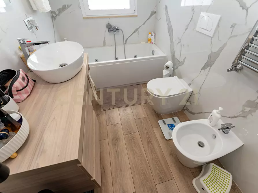 Immagine 40 di Pentalocale in vendita  in Via Lo Jacono Francesco 53 a Sant'agata Li Battiati