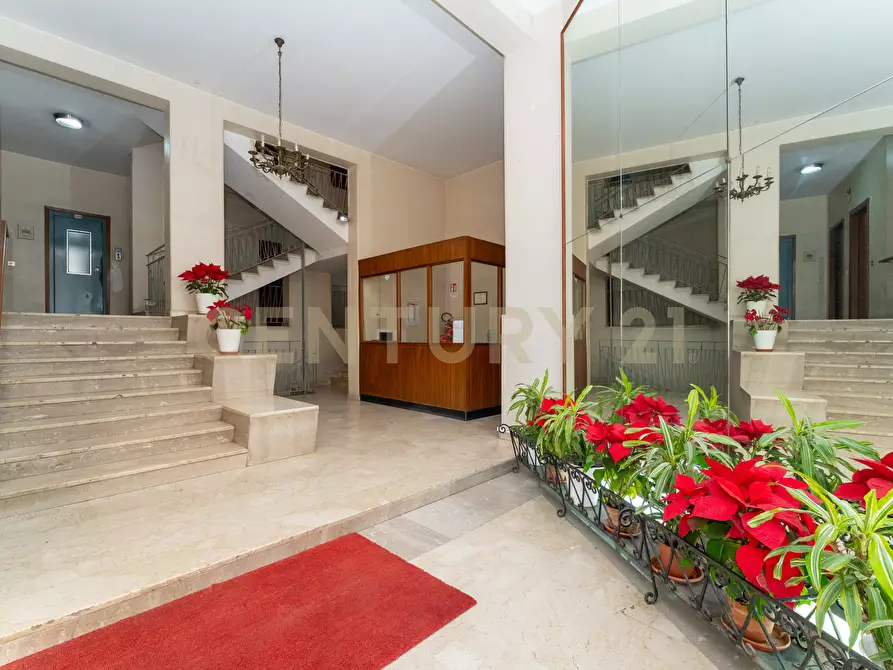 Immagine 9 di Pentalocale in vendita  in Via Due Obelischi 48 a Gravina Di Catania