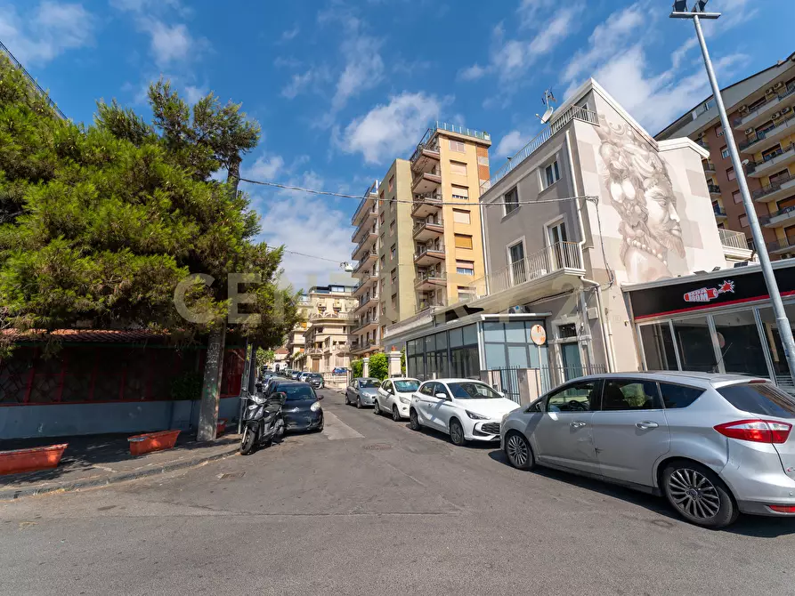 Immagine 45 di Bilocale in affitto  in Via delle Acacie 9 a Catania