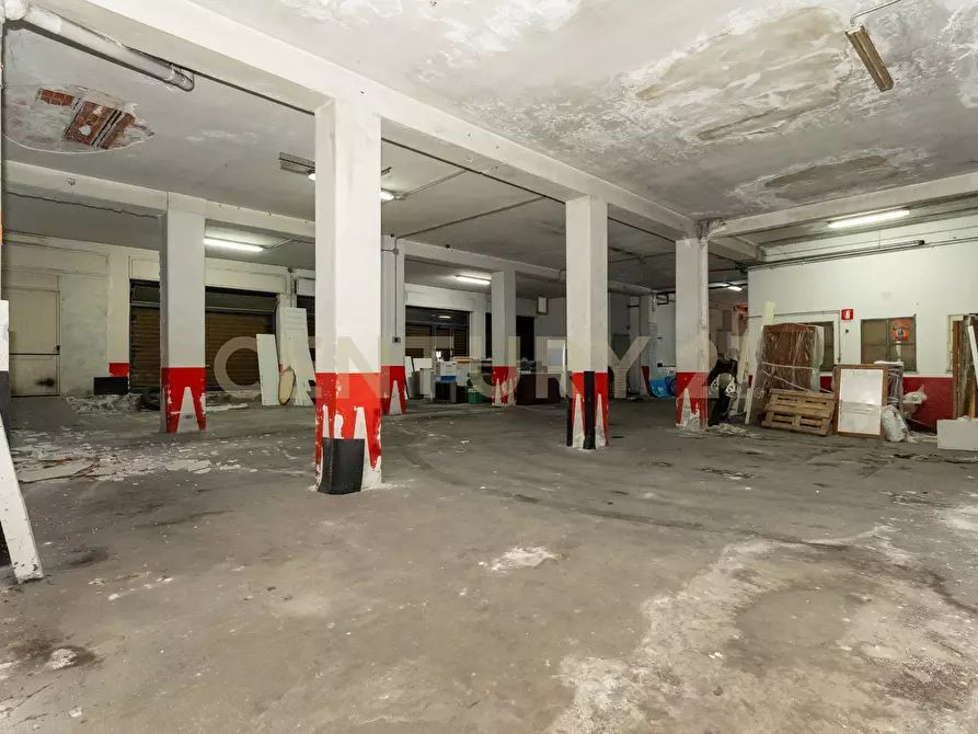 Immagine 30 di Garage in vendita  in Via Enna 13 a Catania