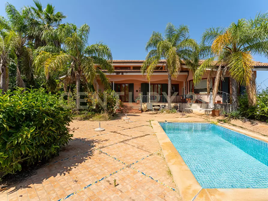 Immagine 1 di Villa in vendita  in Via Timparosa 39 a Aci Castello