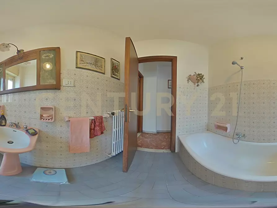 Immagine 54 di Pentalocale in vendita  in Via Redentore 15 a Catania
