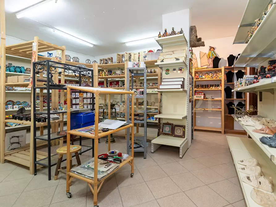 Immagine 11 di Locale commerciale in vendita  in Via Antonio Gramsci 3434 a Fiumefreddo Di Sicilia